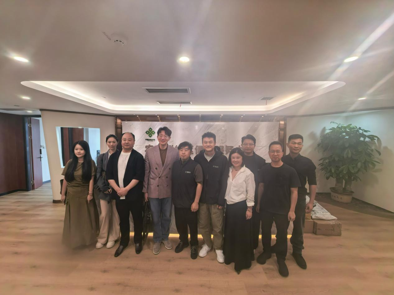 深化产业融合 共谋合作新篇——潮峰集团赴德丰宿来集团考察交流